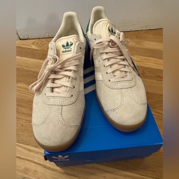 NWT Adidas Gazelle “Wonder White Green” Size 9 - Picture 2 of 5